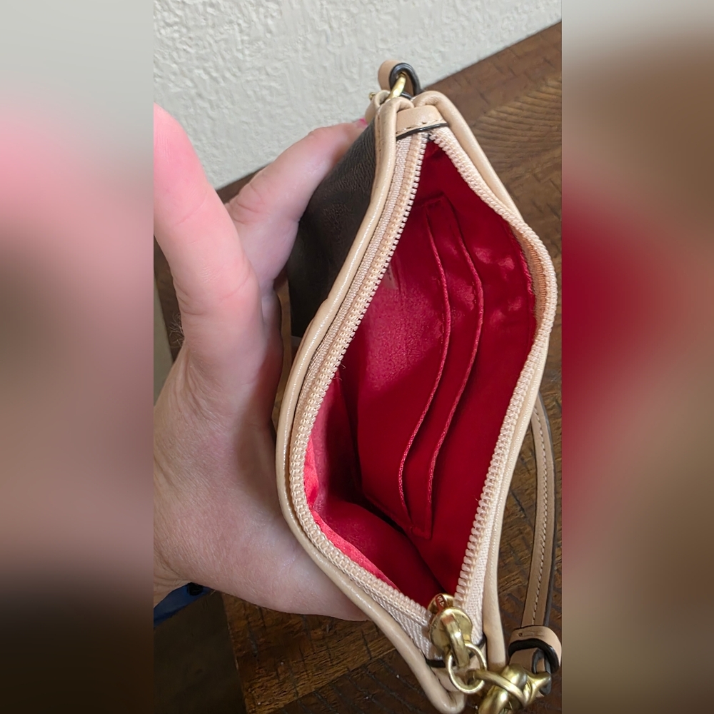 Coach Signature Hampton Stripe Corner Zip Wristlet With Red Stripe And Mini Tag - Picture 9 of 9